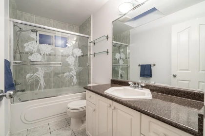 Hallway Photo of 8438 14th Avenue, Burnaby, BC