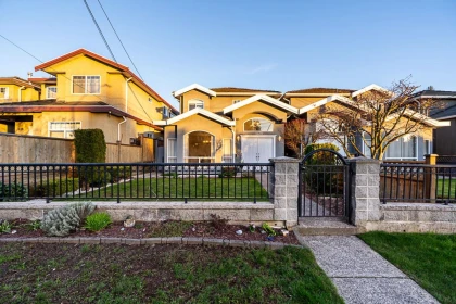 8438 14th Avenue, Burnaby, BC, Burnaby — Half Duplex for sale