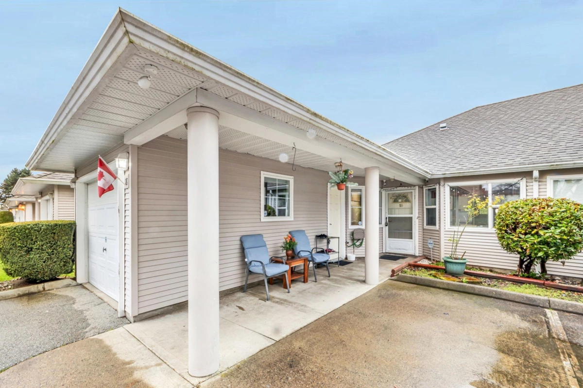Family Room Photo of 18 7127 124 Street, Surrey, BC