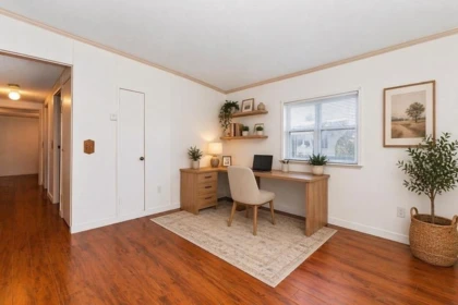Kitchen Island Photo of 14 2035 Martens Street, Abbotsford, BC