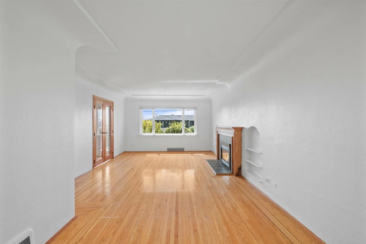 Living Room Photo of 3894 Sunnycrest Drive, North Vancouver, BC