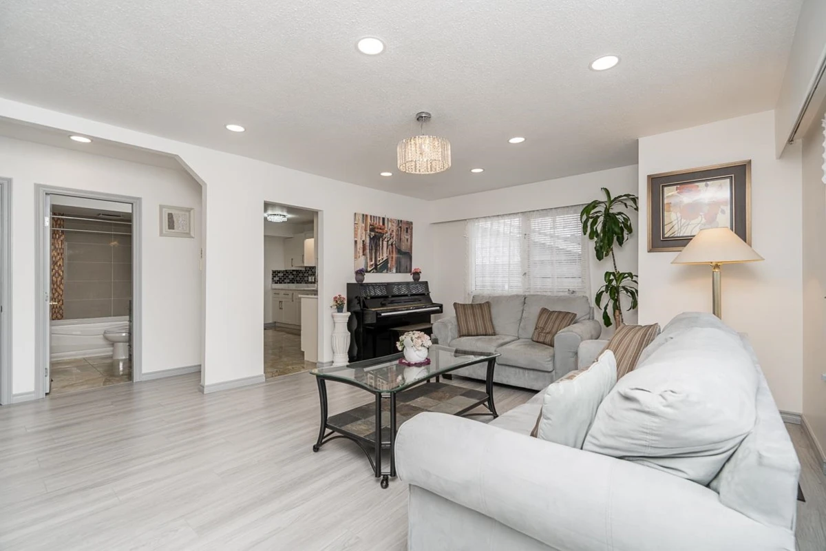 Dining Area Photo of 8255 18th Avenue, Burnaby, BC