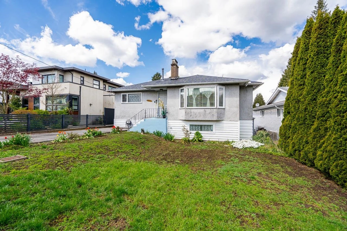 Family Room Photo of 8255 18th Avenue, Burnaby, BC