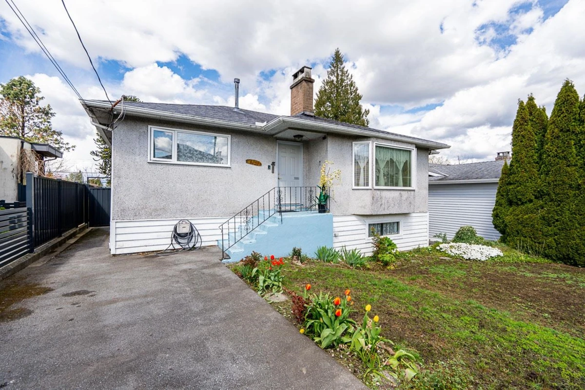 Living Room Photo of 8255 18th Avenue, Burnaby, BC