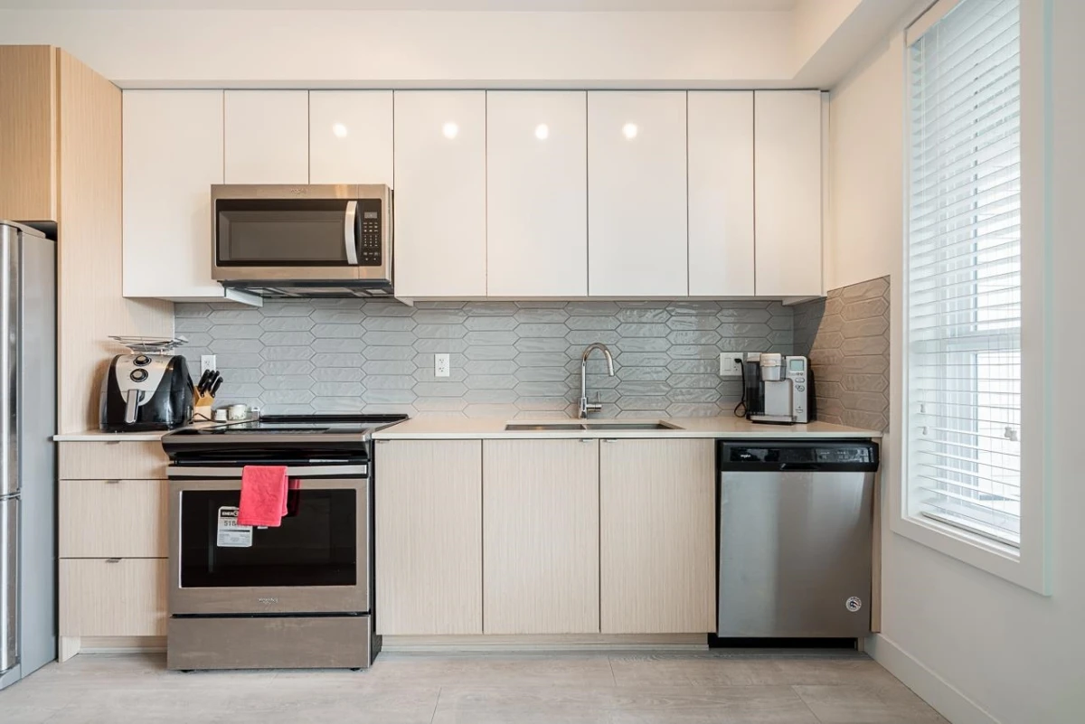 Family Room Photo of 303 19567 64 Avenue, Surrey, BC