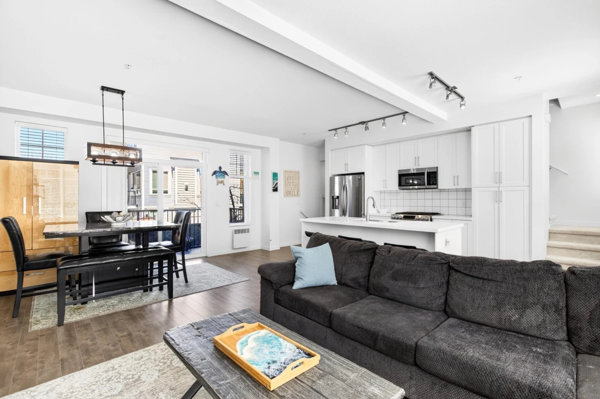 Family Room Photo of 7 11272 240 Street, Maple Ridge, BC