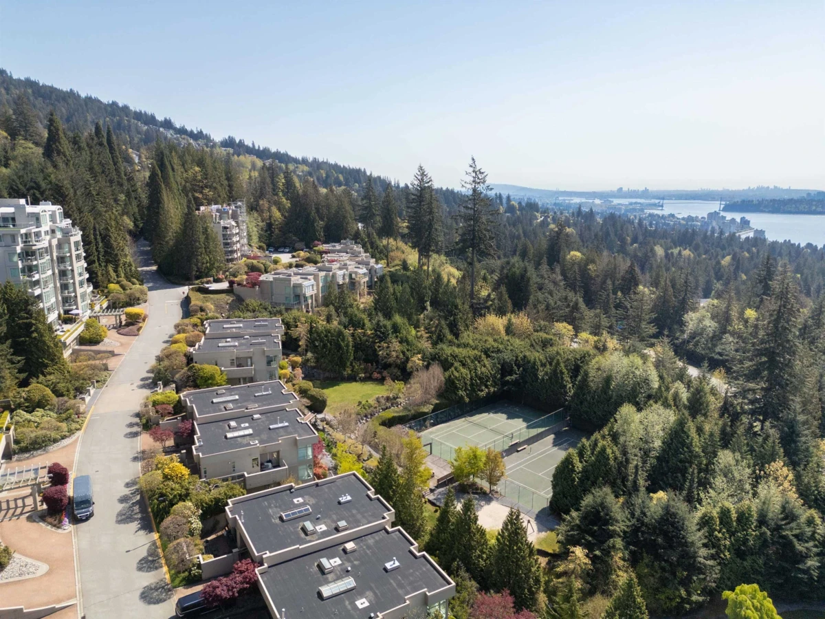 Family Room Photo of 3112 Deer Ridge Drive, West Vancouver, BC
