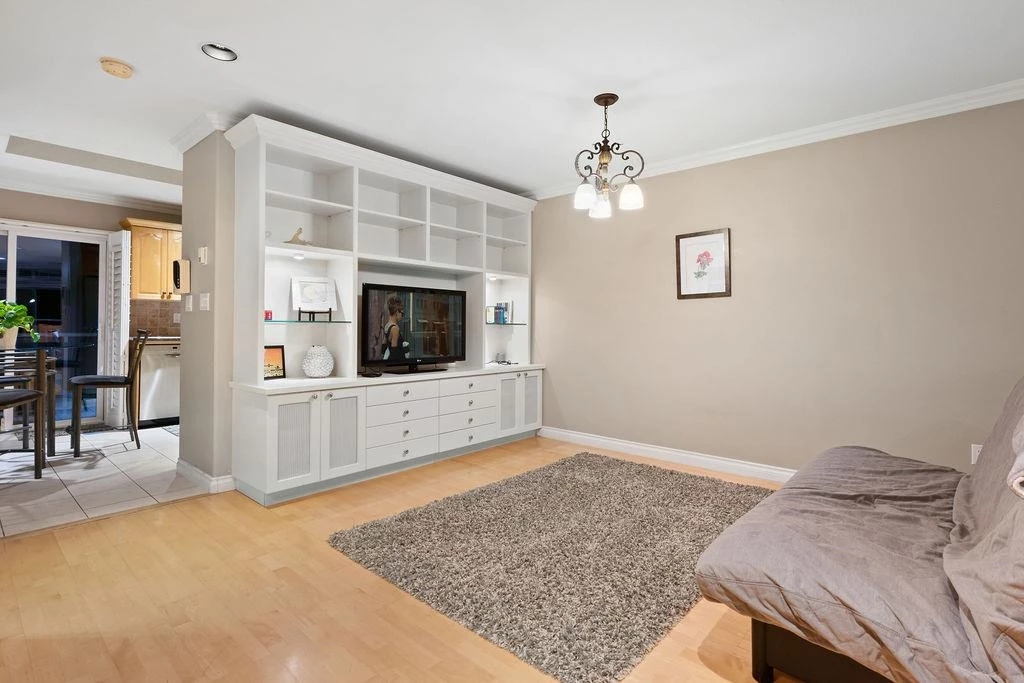 Guest Bathroom Photo of 2517 Marine Drive, West Vancouver, BC