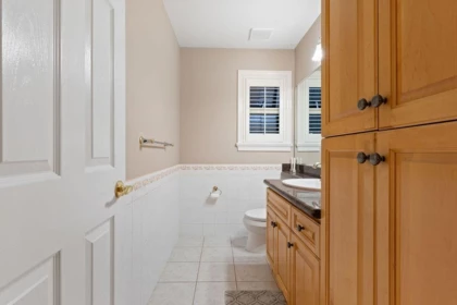 Mudroom Photo of 2517 Marine Drive, West Vancouver, BC