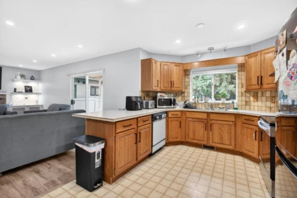 Guest Bathroom Photo of 14610 87 Avenue, Surrey, BC