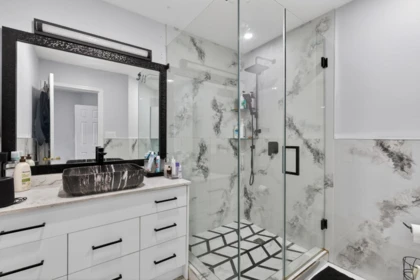 Mudroom Photo of 14610 87 Avenue, Surrey, BC