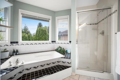 Hallway Photo of 14076 86a Avenue, Surrey, BC