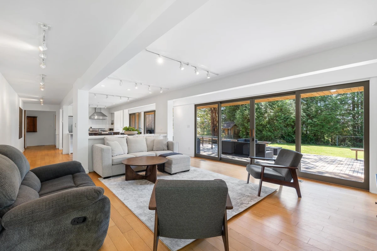 Dining Area Photo of 4697 Woodview Place, West Vancouver, BC