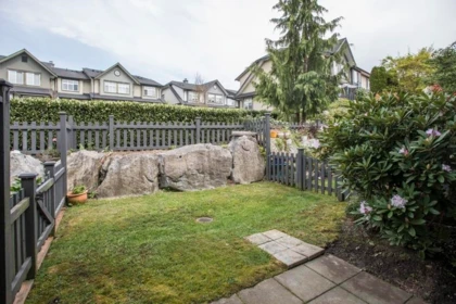 Entry Foyer Photo of 128 13819 232 Street, Maple Ridge, BC