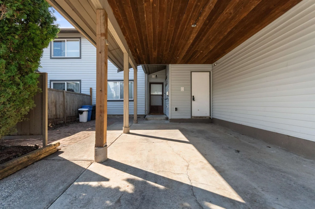 Living Room Photo of 49 46689 First Avenue, Chilliwack, BC