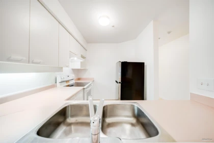 Guest Bathroom Photo of 110 1615 Frances Street, Vancouver, BC