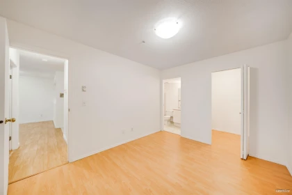 Hallway Photo of 110 1615 Frances Street, Vancouver, BC