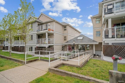 Hot Tub / Spa Photo of 110 1615 Frances Street, Vancouver, BC