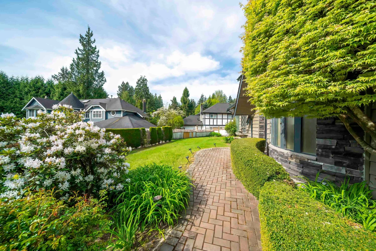 Family Room Photo of 435 Inglewood Avenue, West Vancouver, BC