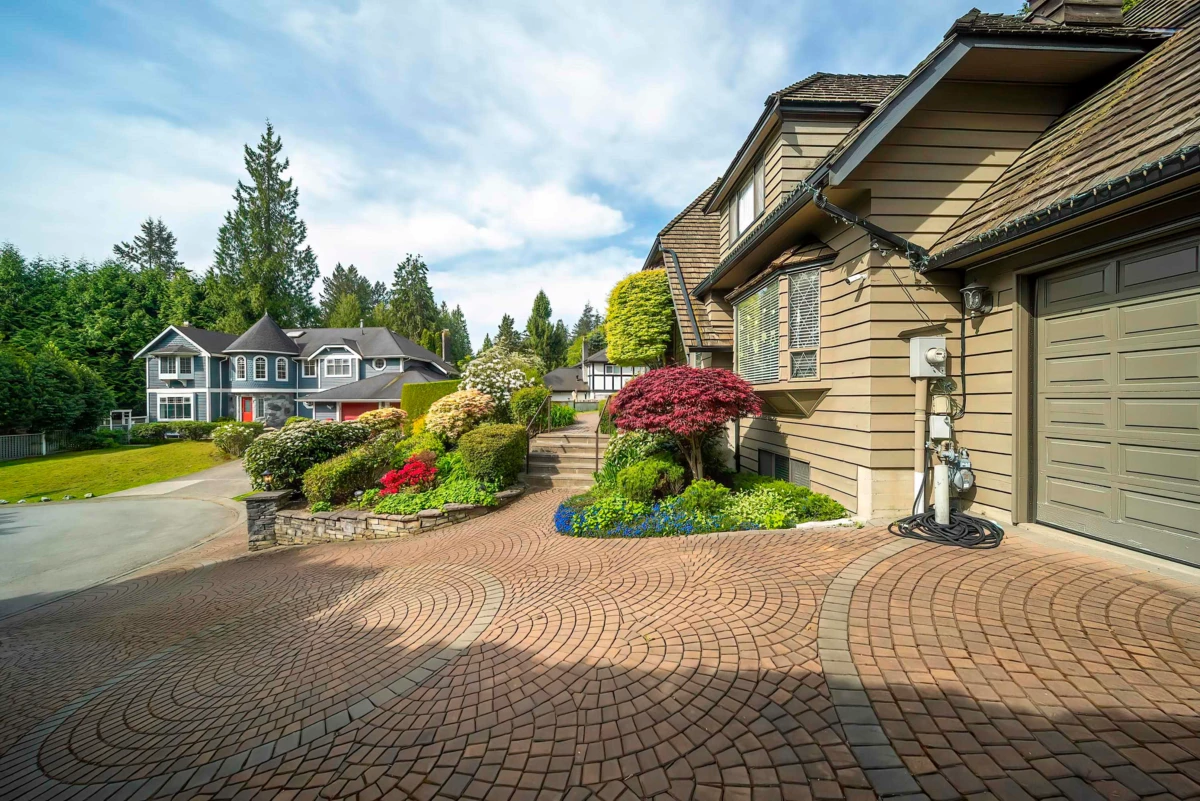 Living Room Photo of 435 Inglewood Avenue, West Vancouver, BC
