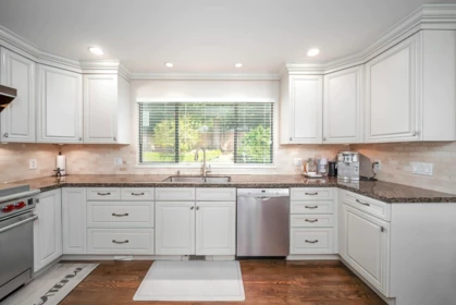 Powder Room Photo of 435 Inglewood Avenue, West Vancouver, BC