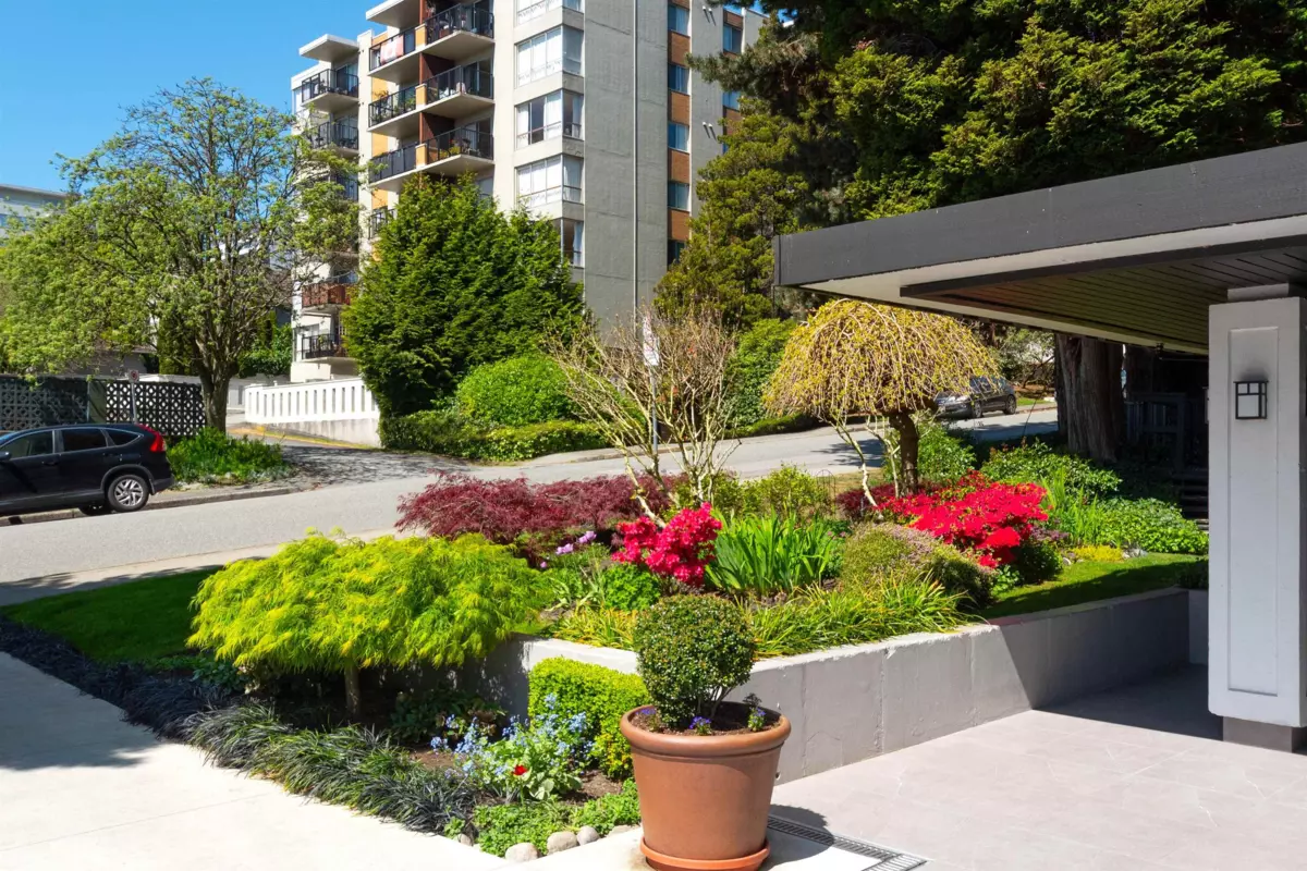 Family Room Photo of 204 650 16th Street, West Vancouver, BC