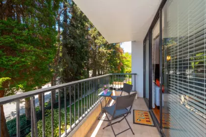 Breakfast Nook Photo of 204 650 16th Street, West Vancouver, BC