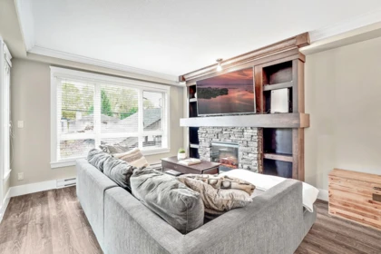 Kitchen Island Photo of 204 2175 Fraser Avenue, Port Coquitlam, BC