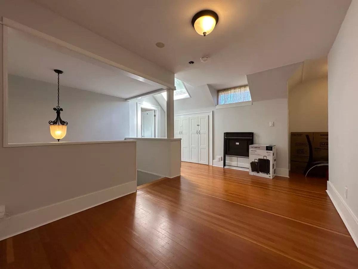 Dining Area Photo of 4678 W 3rd Avenue, Vancouver, BC