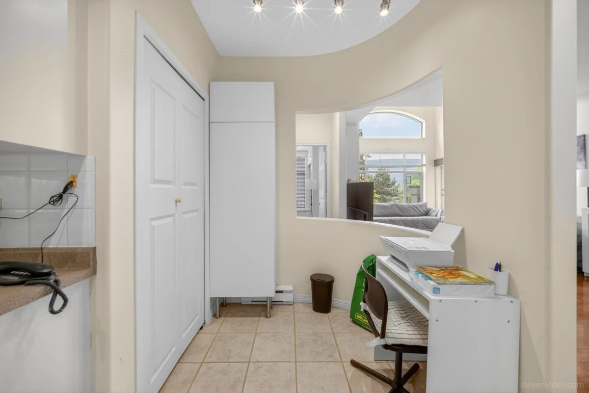 Dining Area Photo of 409 3176 Plateau Boulevard, Coquitlam, BC