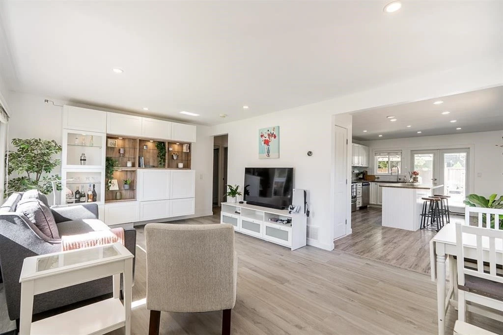 Living Room Photo of 23035 117 Avenue, Maple Ridge, BC