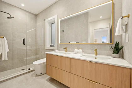 Guest Bathroom Photo of 3156-1 E 8th Avenue, Vancouver, BC