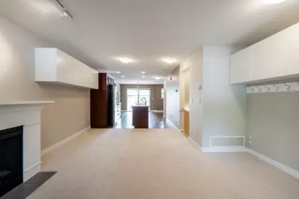 25 6555 192a Street, Surrey, BC, Surrey — Townhouse for sale
