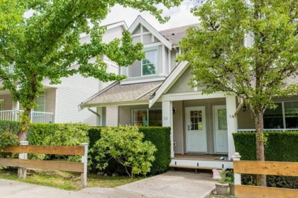 Front Yard Photo of 25 6555 192a Street, Surrey, BC
