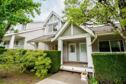 25 6555 192a Street, Surrey, BC, Surrey — Townhouse for sale