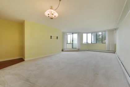 Entry Foyer Photo of 407 1442 Foster Street, White Rock, BC