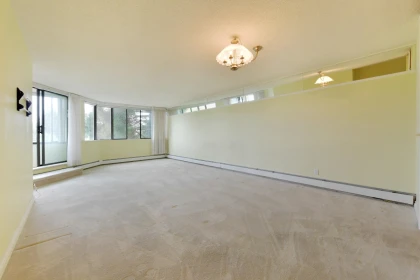 Mudroom Photo of 407 1442 Foster Street, White Rock, BC