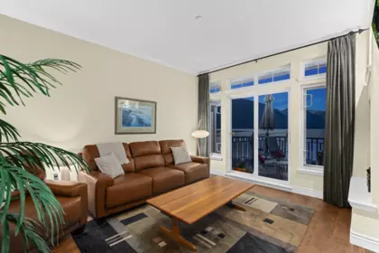 Breakfast Nook Photo of 6 Beach Drive, West Vancouver, BC