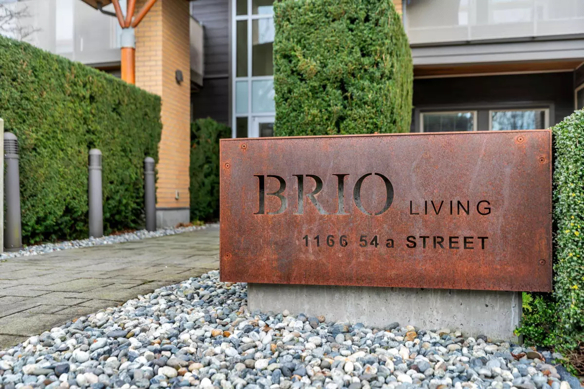 Living Room Photo of 106 1166 54a Street, Delta, BC