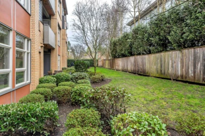 Garden / Landscaping Photo of 106 1166 54a Street, Delta, BC