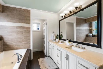 Laundry Room Photo of 16018 80a Avenue, Surrey, BC