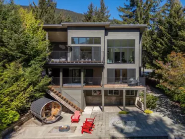 8476 Matterhorn Drive, Whistler, BC, Pemberton — 6 bed single family residence for sale