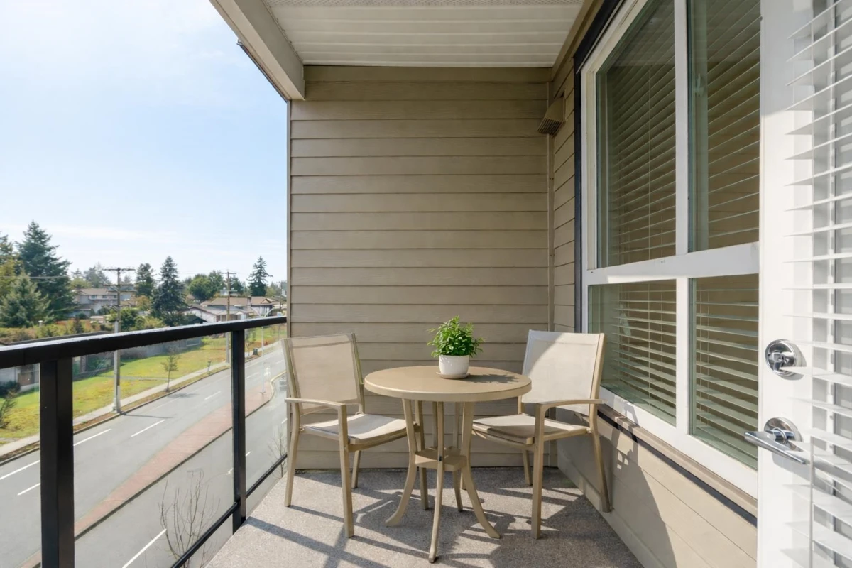 Dining Area Photo of 404 19567 64 Avenue, Surrey, BC