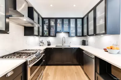 Powder Room Photo of 1017 W 8th Avenue, Vancouver, BC