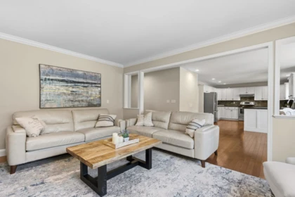 Entry Foyer Photo of 17139 102a Avenue, Surrey, BC
