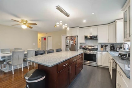 Breakfast Nook Photo of 2717 Dehavilland Court, Abbotsford, BC