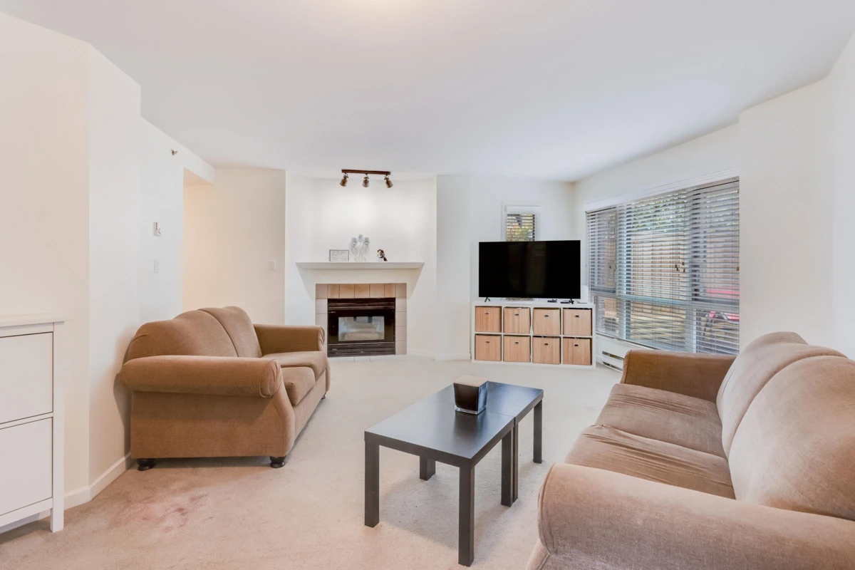 Family Room Photo of 101 9962 148 Street, Surrey, BC