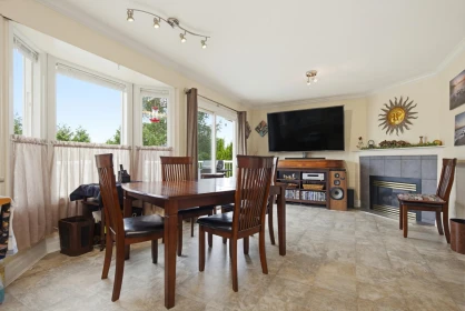 Kitchen Island Photo of 46451 Ferguson Place, Chilliwack, BC