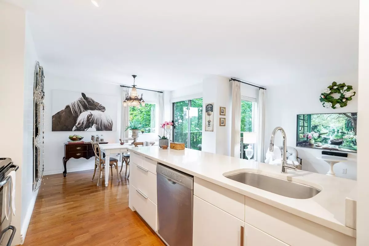 Dining Area Photo of 605 1510 W 1st Avenue, Vancouver, BC