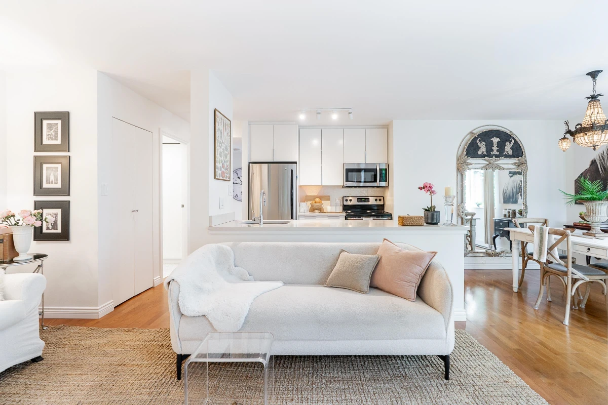Living Room Photo of 605 1510 W 1st Avenue, Vancouver, BC
